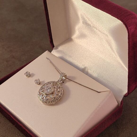 Sterling Clear CZ Round Openwork Pendant Necklace & Stud Earrings Set - Ne… - Picture 4 of 6